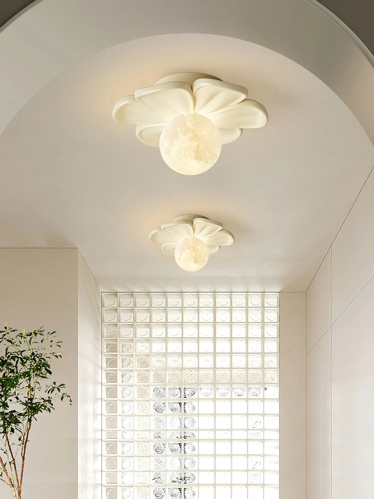 Ceiling Lamp | Resin Bloom Design & Integrated LED | 20 cm Diameter