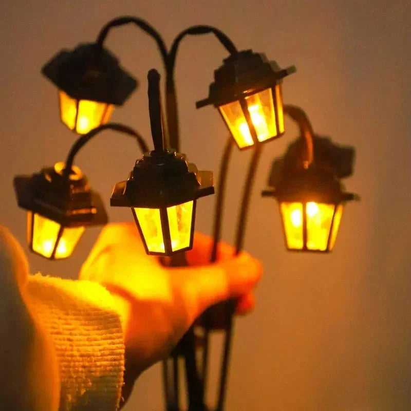 Garden Lantern | Solar-Powered Automatic Dusk Sensor & Weatherproof