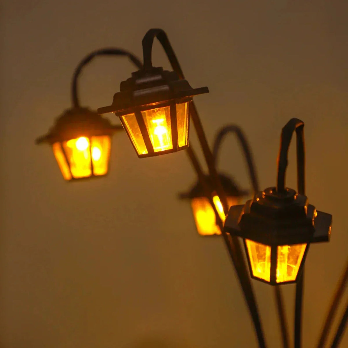 Garden Lantern | Solar-Powered Automatic Dusk Sensor & Weatherproof