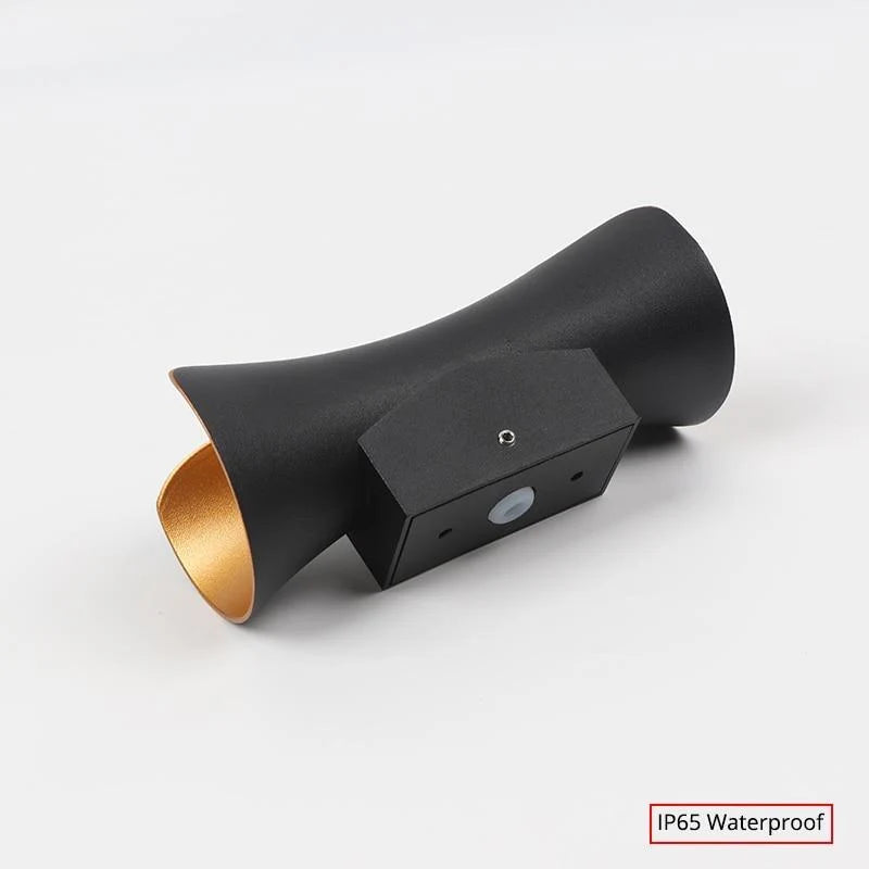 Outdoor Wall Lamp | Integrated LED & IP65 Weather-Resistant