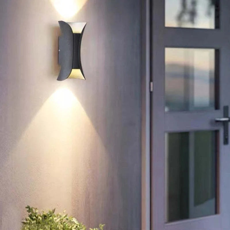 Outdoor Wall Lamp | Integrated LED & IP65 Weather-Resistant