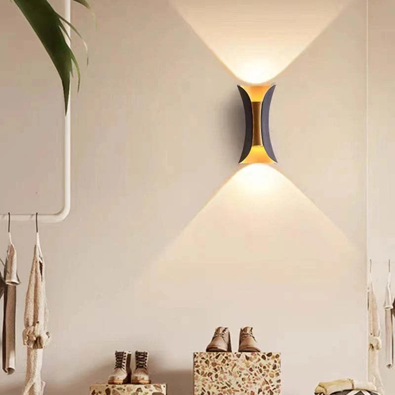 Outdoor Wall Lamp | Integrated LED & IP65 Weather-Resistant