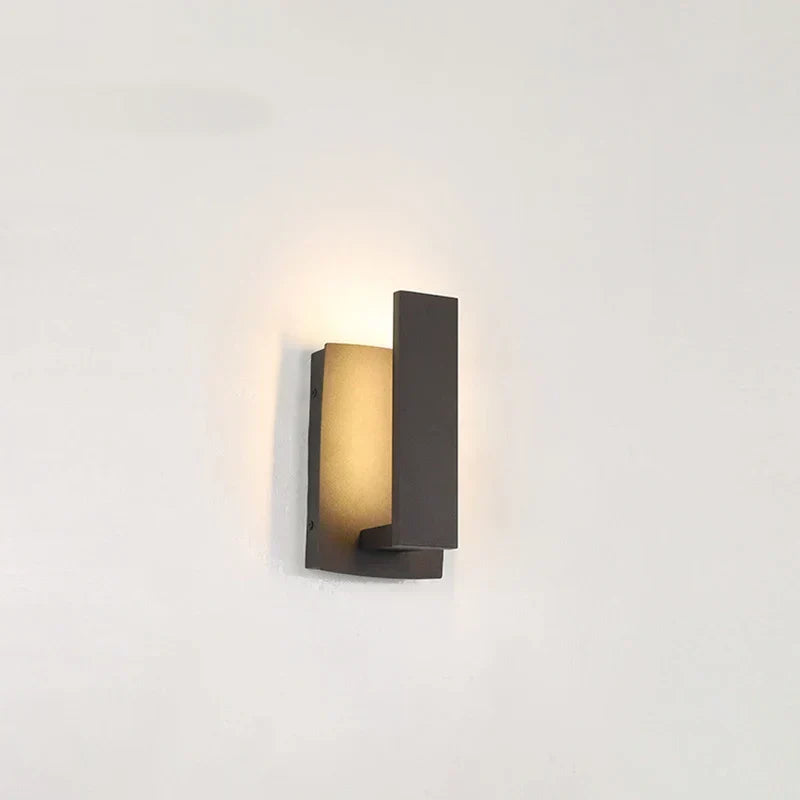 Outdoor Wall Light | Weather-Resistant LED | Timeless Design