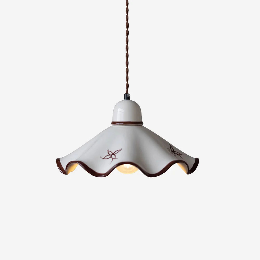 Pendant Lamp | Wavy Ceramic Shade & Metal Accents | 150 cm Adjustable Cord