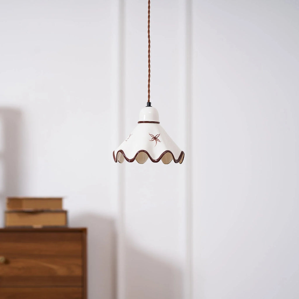 Pendant Lamp | Wavy Ceramic Shade & Metal Accents | 150 cm Adjustable Cord