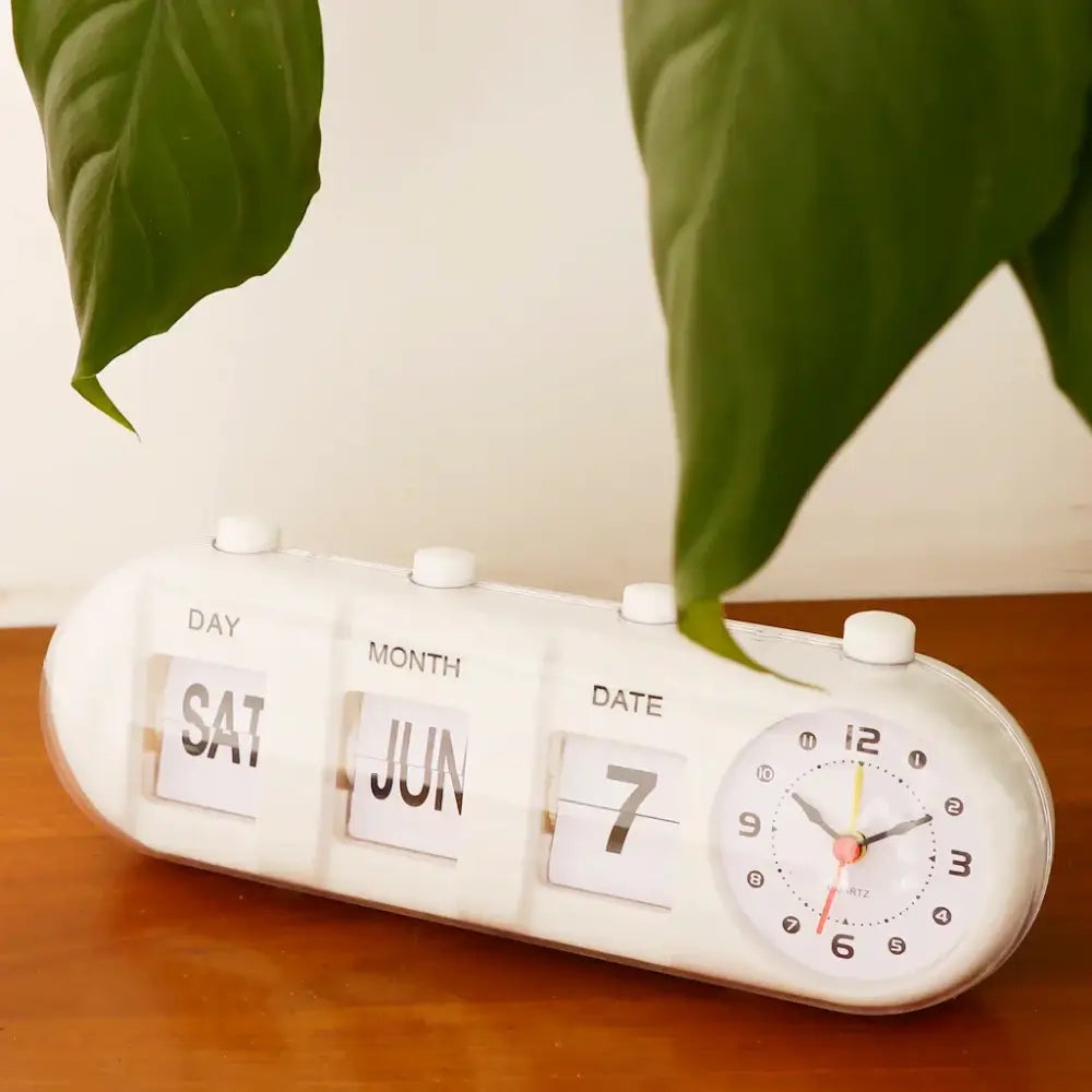 Tabletop Clock | Retro Analog Quartz & Flip Calendar