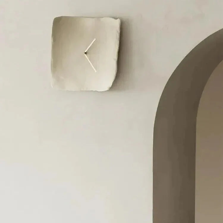 Wall Clock | Wrinkled Resin & Silent Quartz | 26 x 27 cm