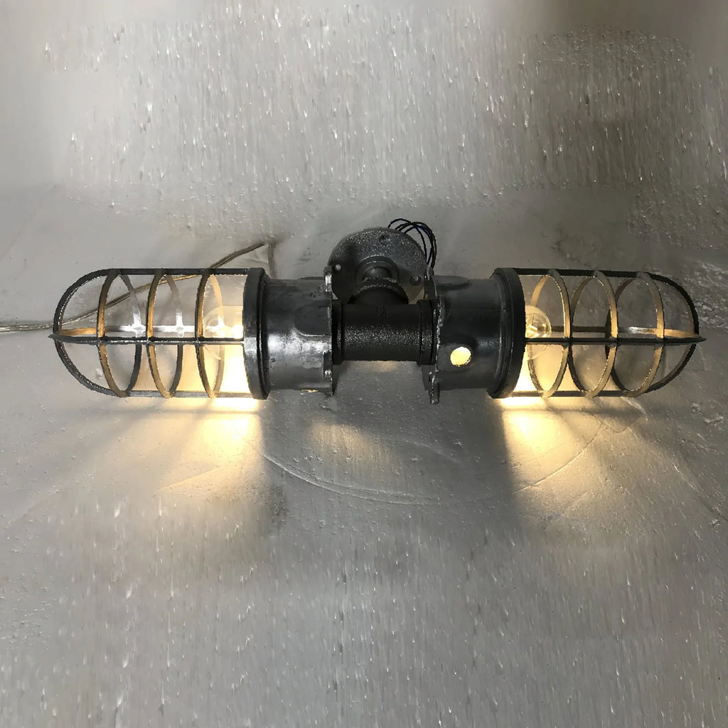 Wall Lamp | Aluminum & Clear Glass | Damp-Rated