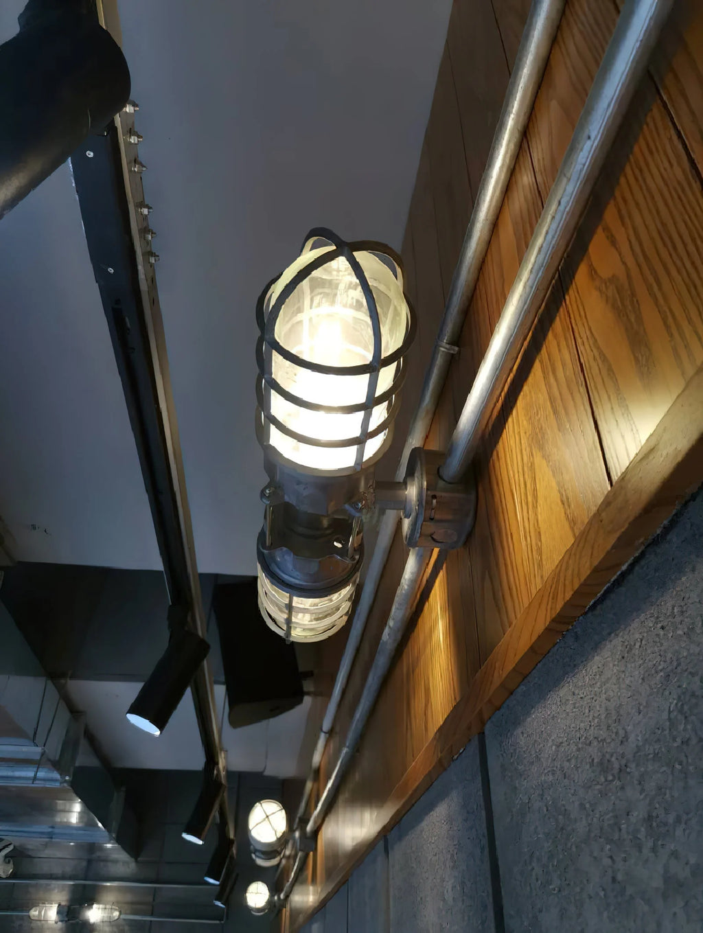Wall Lamp | Aluminum & Clear Glass | Damp-Rated