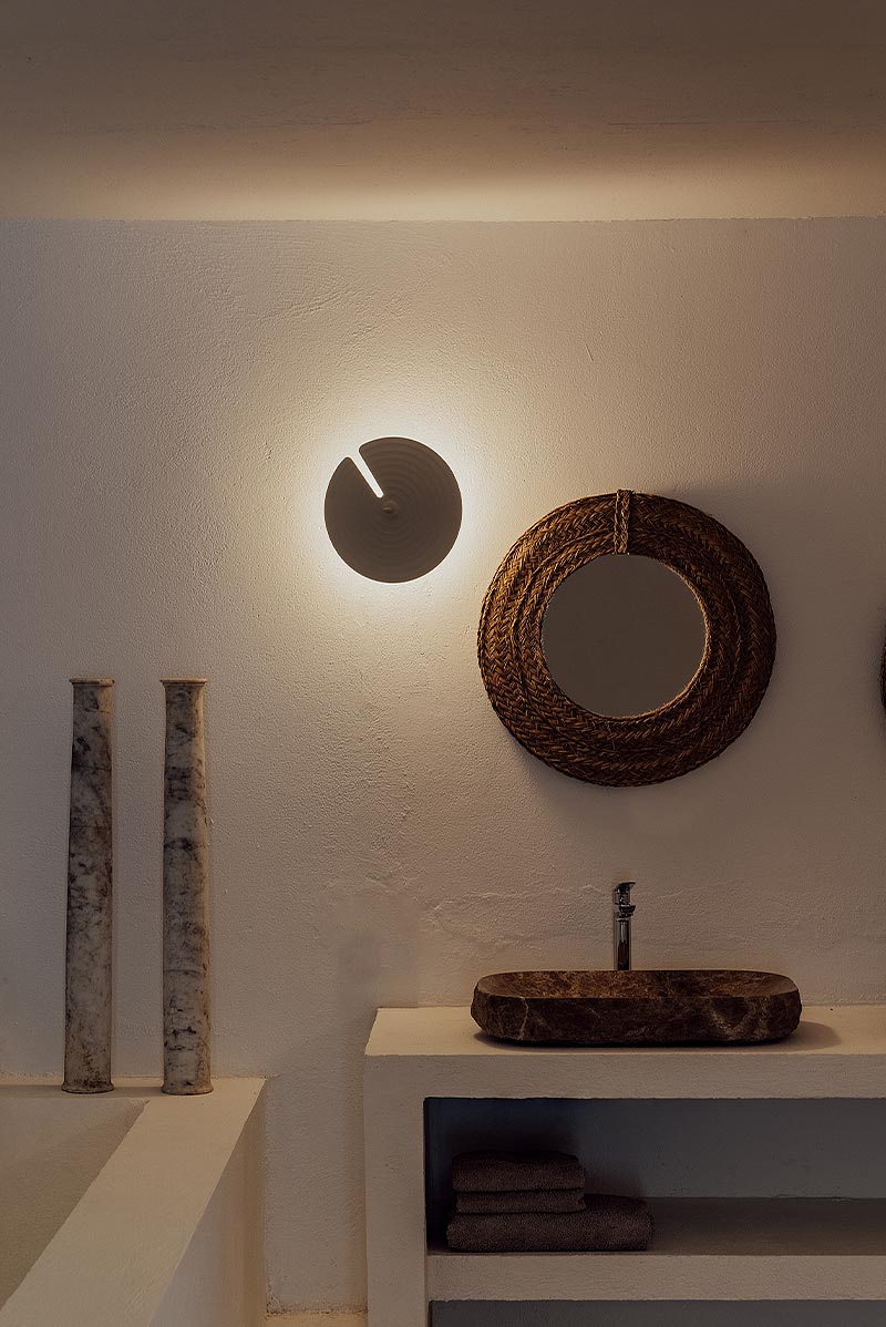 Wall Lamp | Minimalist Iron & Glass | Ø 18 cm x H 30 cm