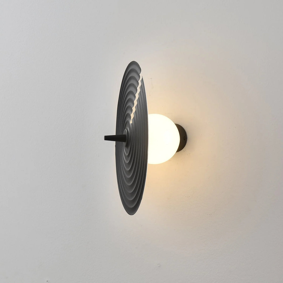 Wall Lamp | Minimalist Iron & Glass | Ø 18 cm x H 30 cm