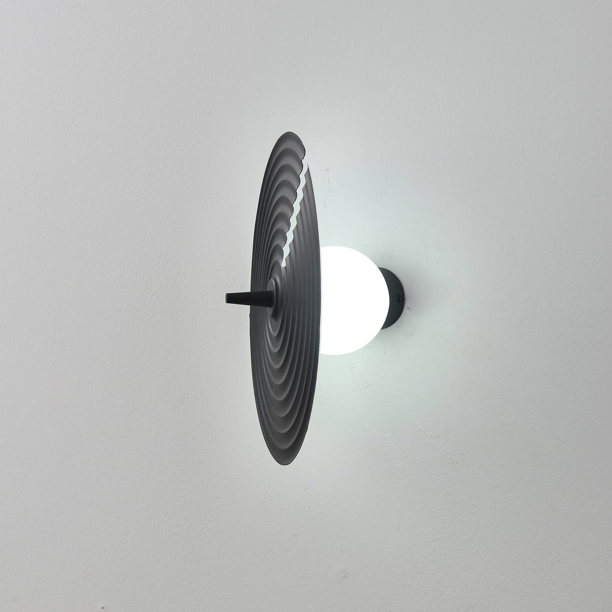 Wall Lamp | Minimalist Iron & Glass | Ø 18 cm x H 30 cm