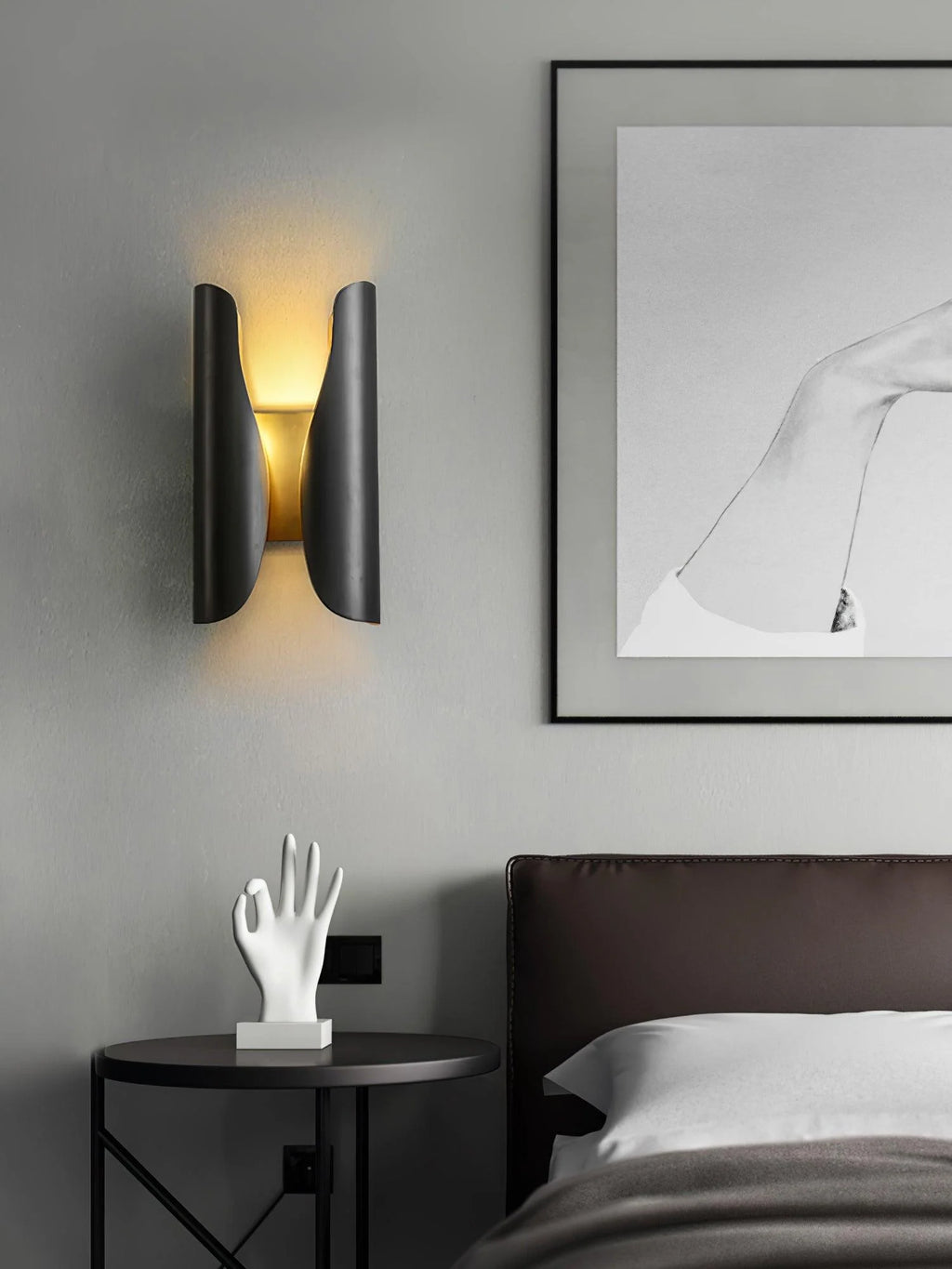 Wall Sconce | Brushed Brass & Aged Black | E27 Bulb Compatible