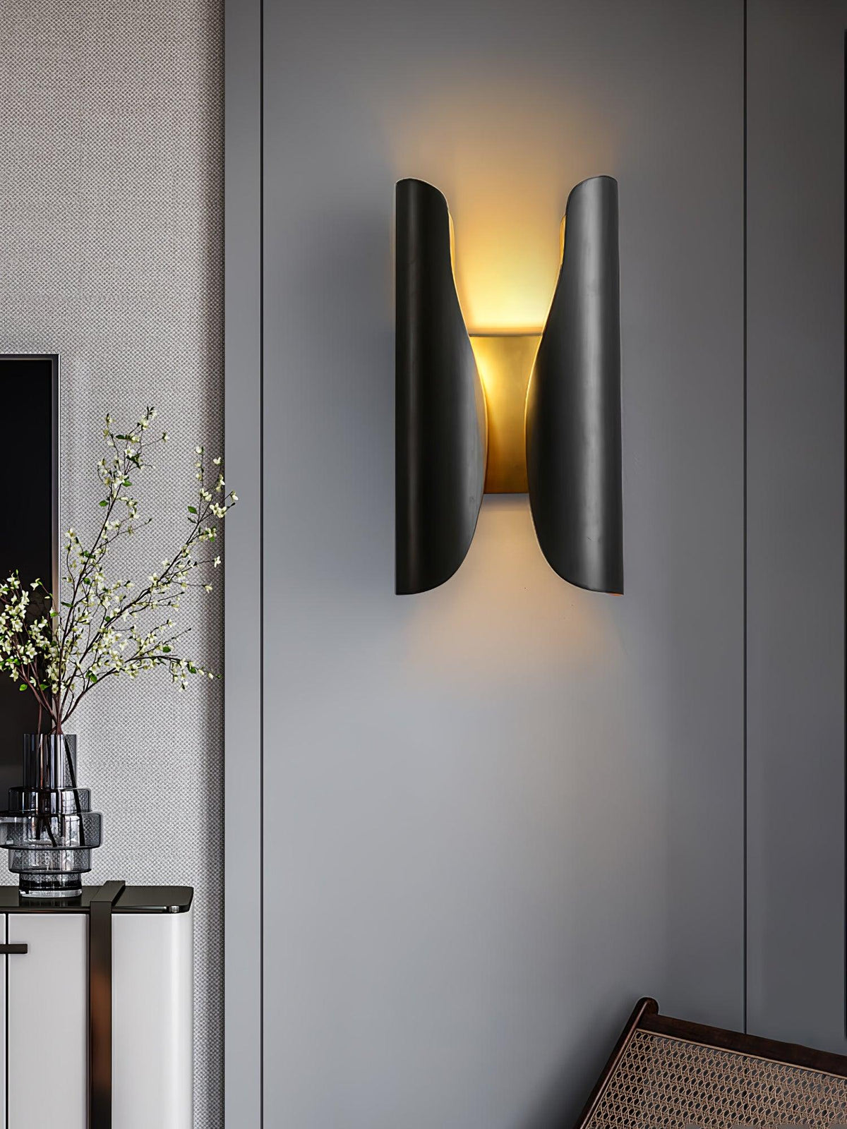 Wall Sconce | Brushed Brass & Aged Black | E27 Bulb Compatible