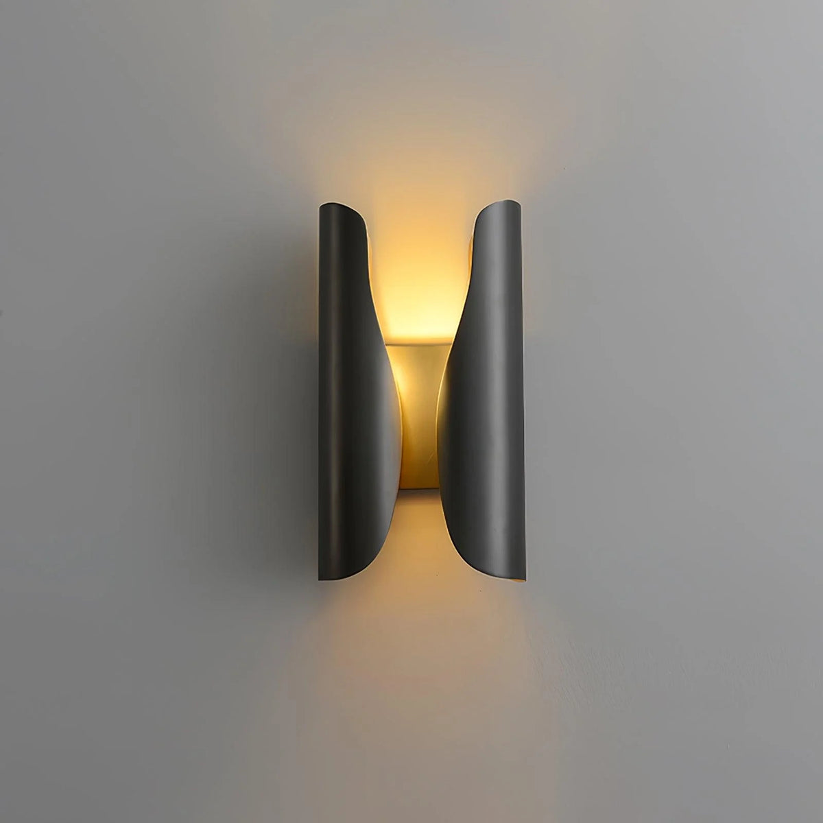 Wall Sconce | Brushed Brass & Aged Black | E27 Bulb Compatible