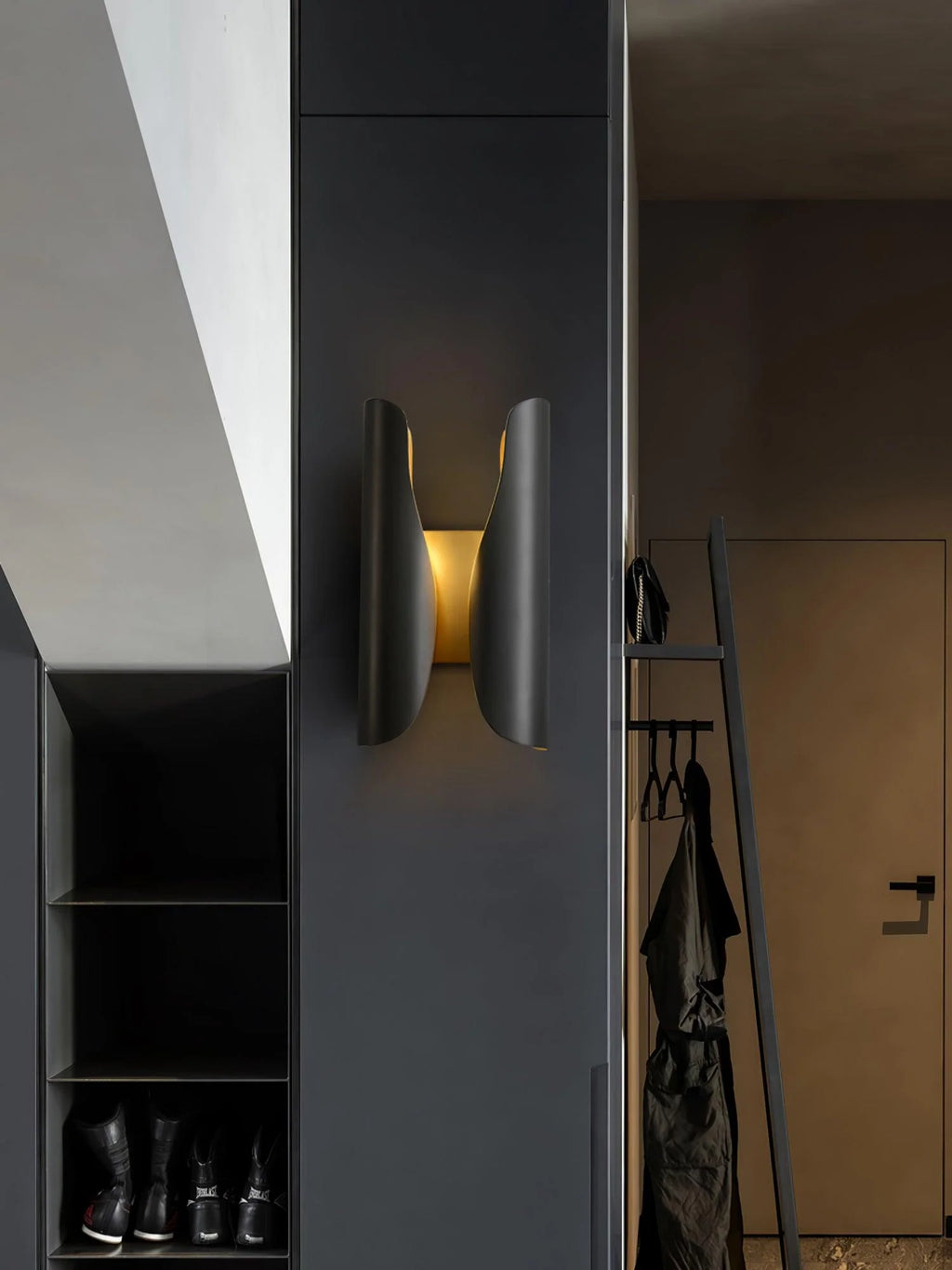 Wall Sconce | Brushed Brass & Aged Black | E27 Bulb Compatible