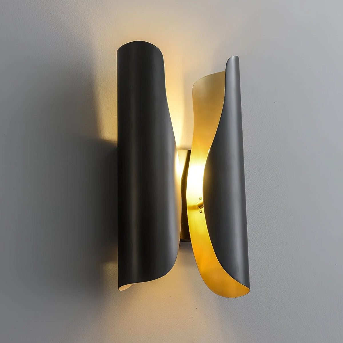 Wall Sconce | Brushed Brass & Aged Black | E27 Bulb Compatible