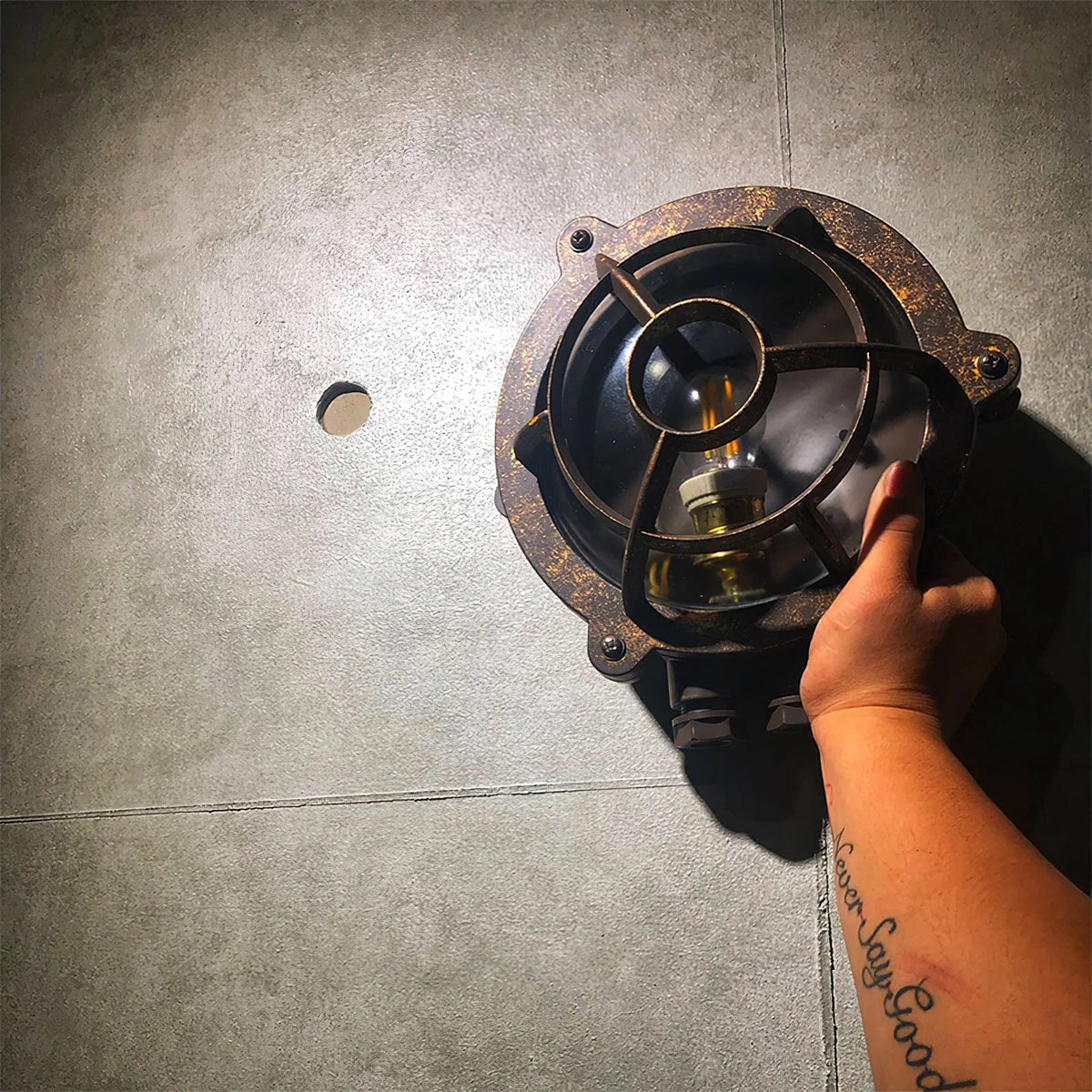 Wall Sconce | Die-Cast Aluminum & Glass Moisture-Resistant