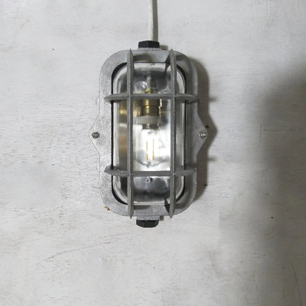 Wall Sconce | Die-Cast Aluminum & Glass Moisture-Resistant