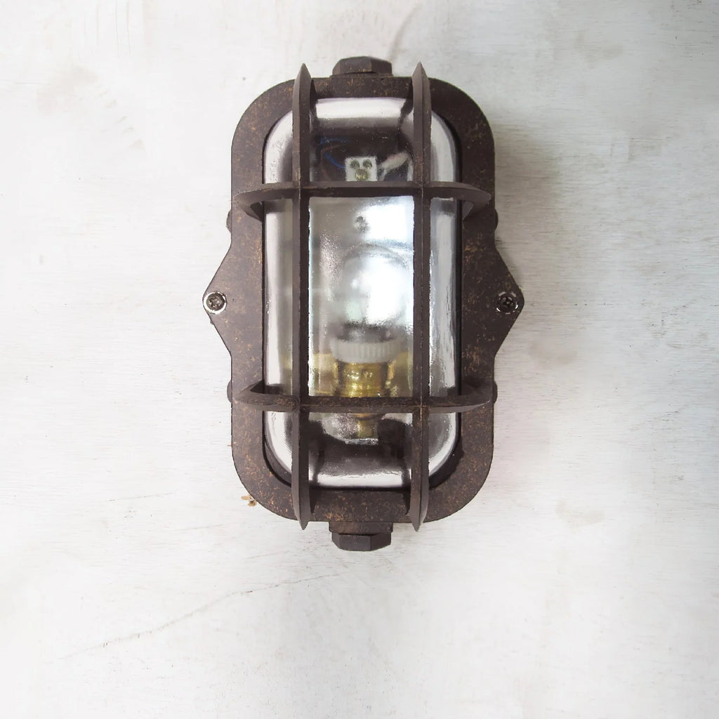 Wall Sconce | Die-Cast Aluminum & Glass Moisture-Resistant