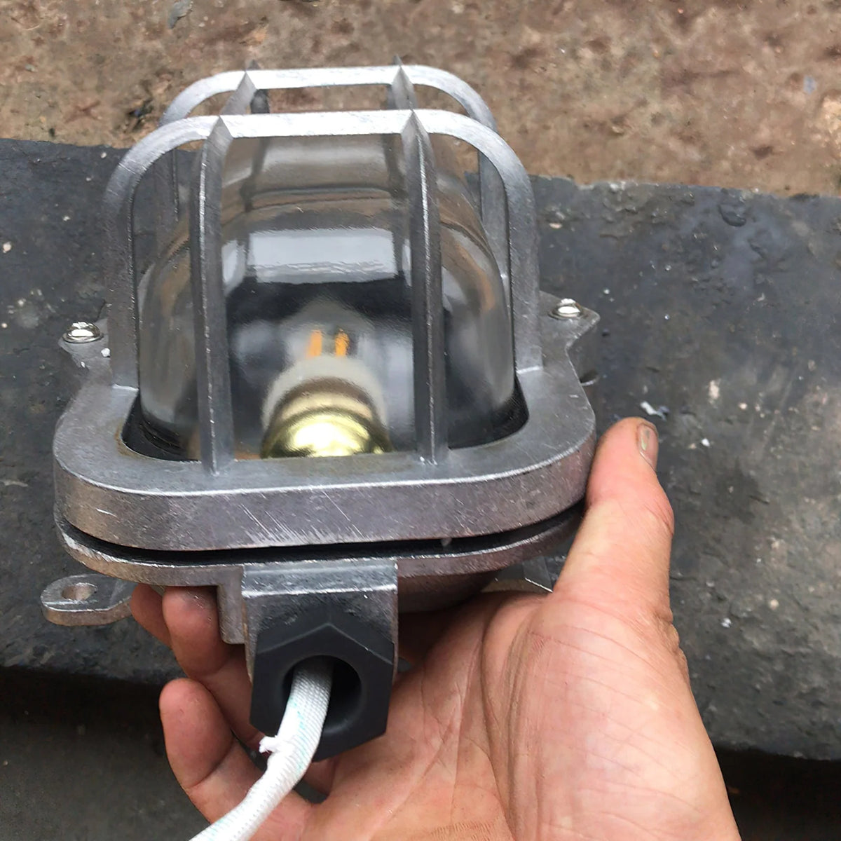 Wall Sconce | Die-Cast Aluminum & Glass Moisture-Resistant