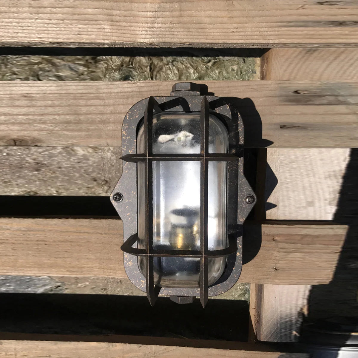 Wall Sconce | Die-Cast Aluminum & Glass Moisture-Resistant