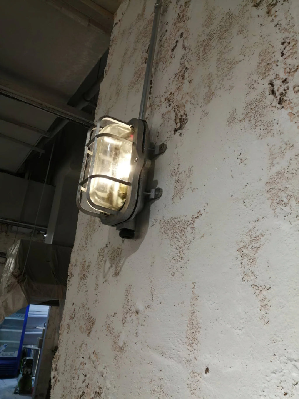 Wall Sconce | Glass Shade & Die-Cast Aluminum | Bronze Finish