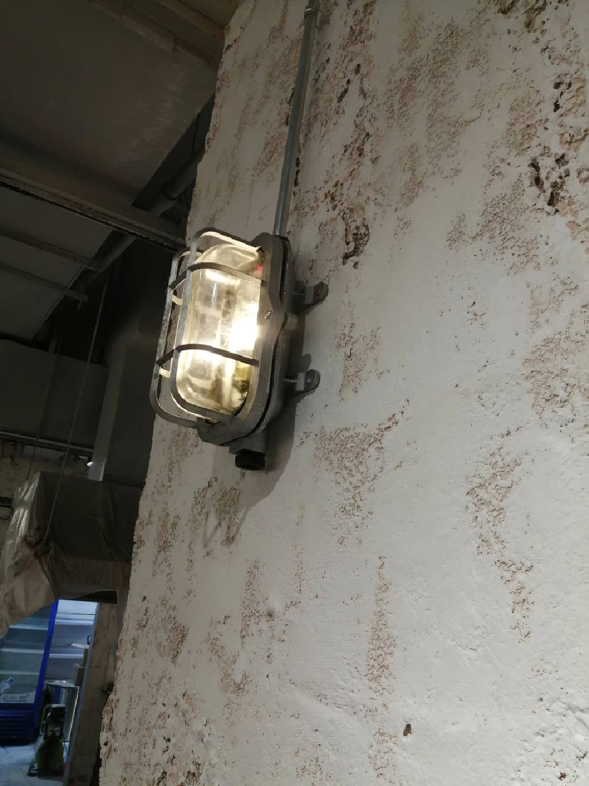 Wall Sconce | Glass Shade & Die-Cast Aluminum | Bronze Finish