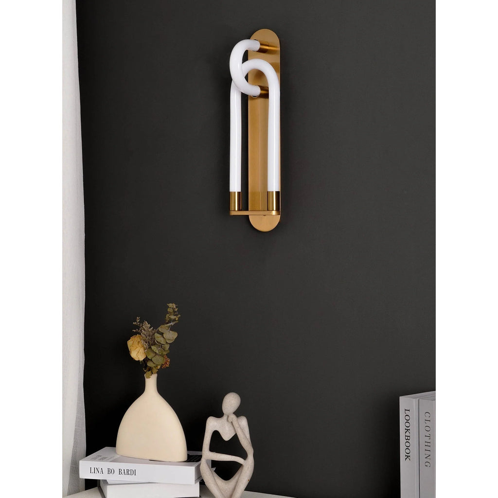 Wall Sconce | Interlocking Fingers Design | Integrated LED Lighting