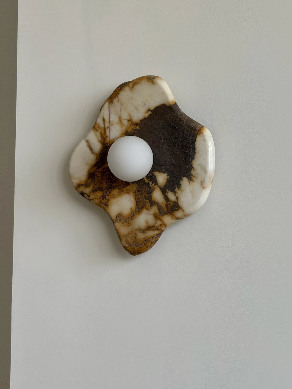 Wall Sconce | Marble & Glass | 28×12×32 cm