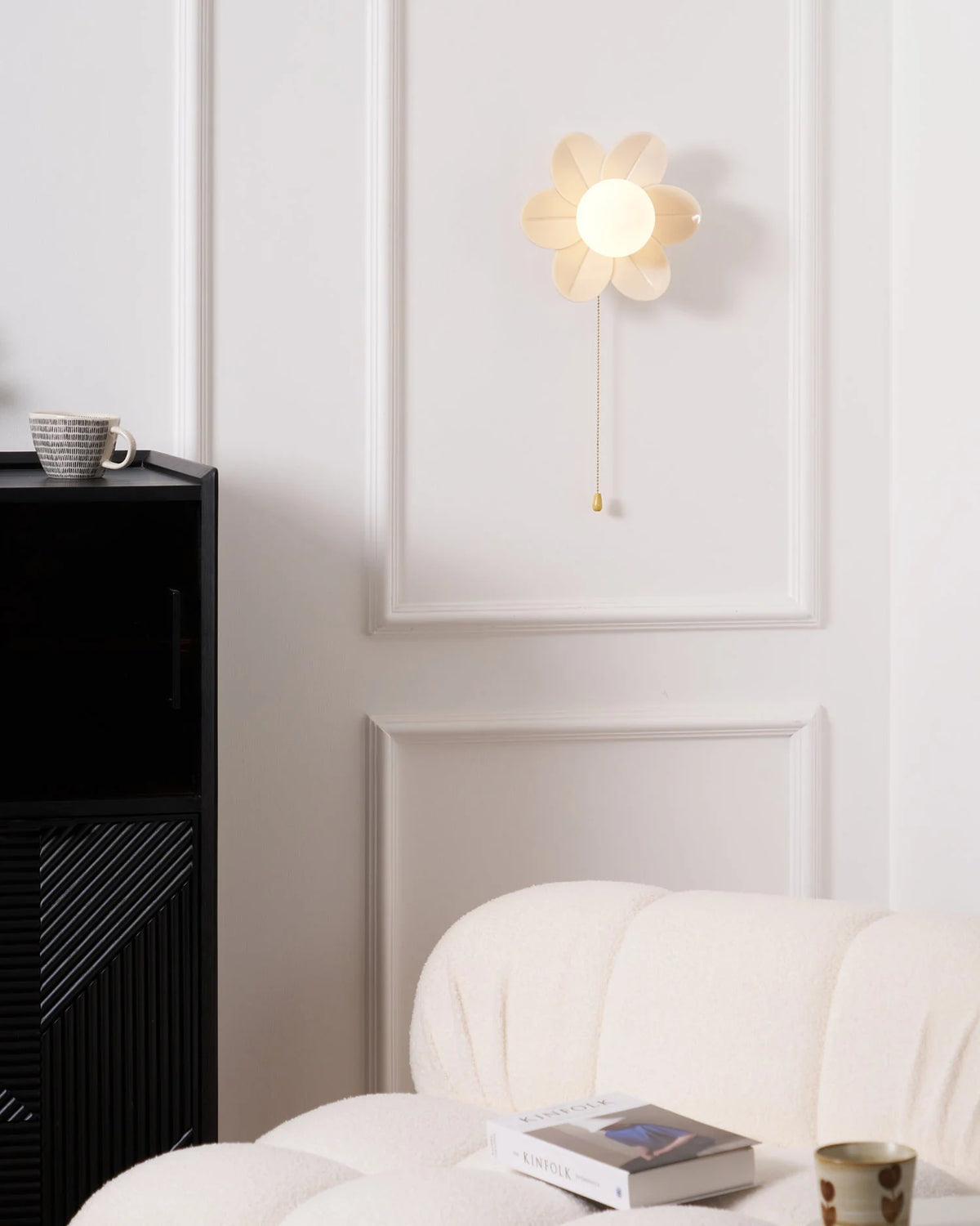 Wall Sconce | Resin Floral Design & Metal Glass Accents | 24 cm Diameter