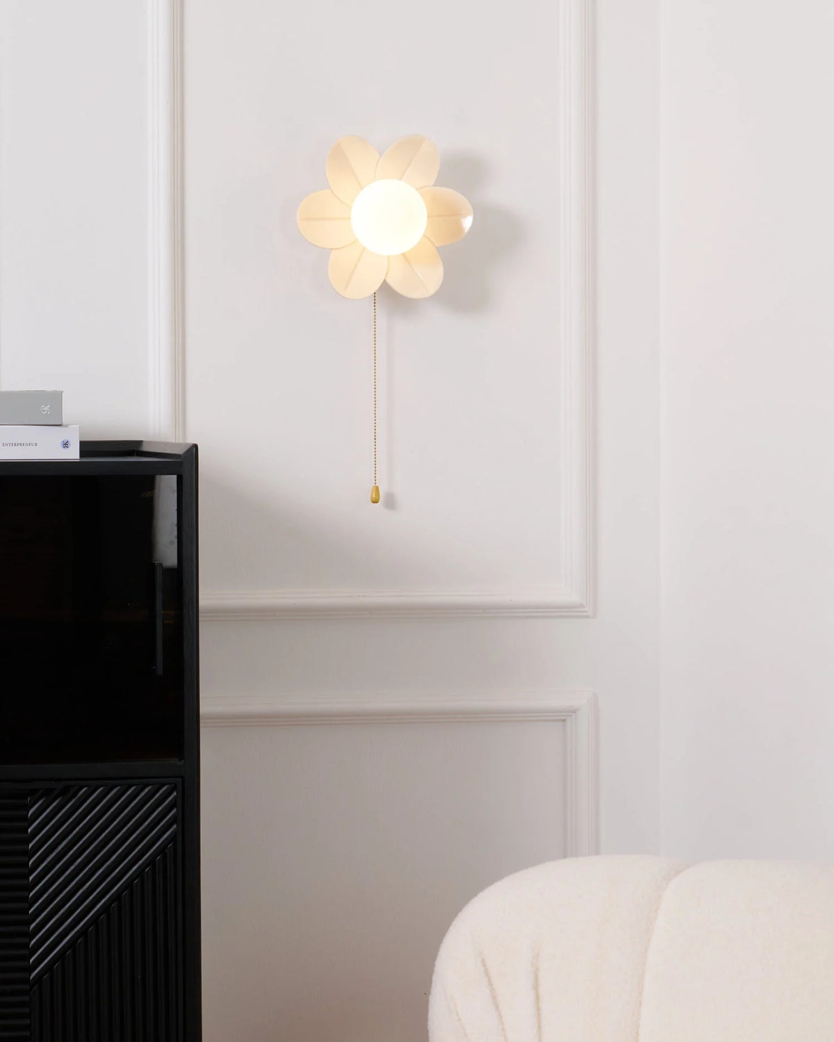 Wall Sconce | Resin Floral Design & Metal Glass Accents | 24 cm Diameter