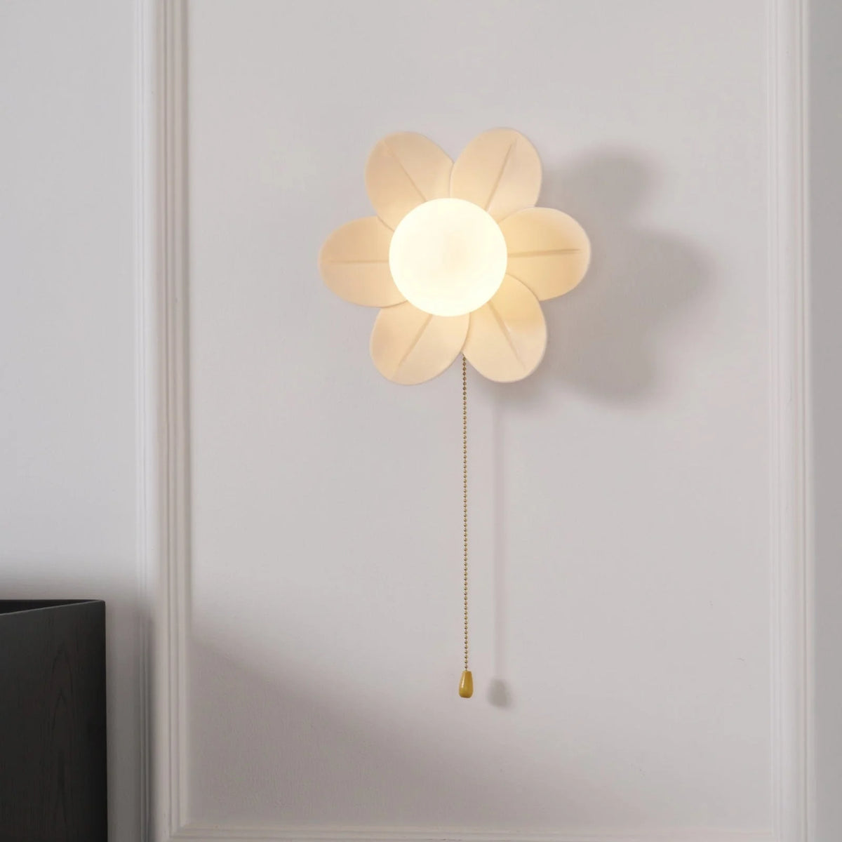 Wall Sconce | Resin Floral Design & Metal Glass Accents | 24 cm Diameter