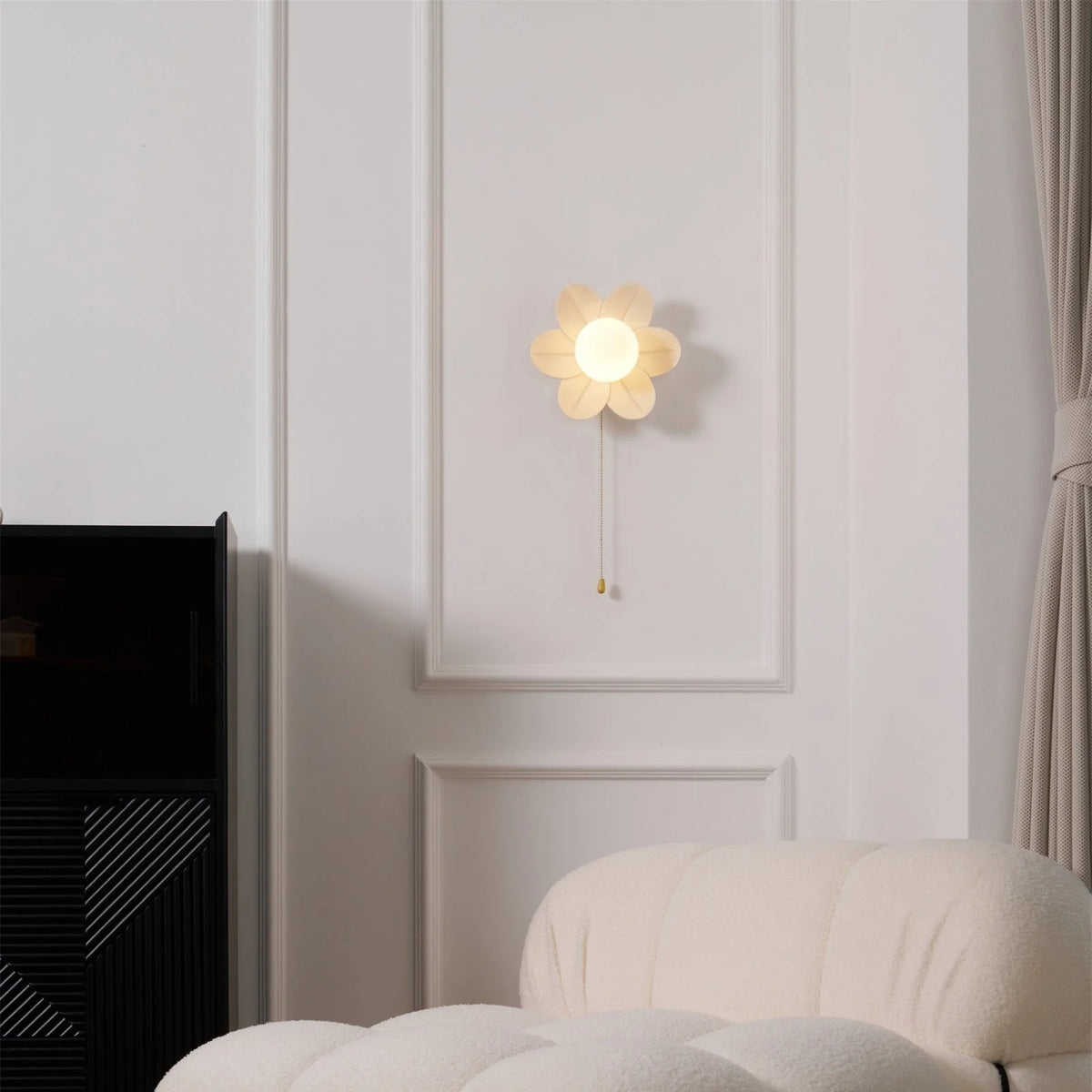 Wall Sconce | Resin Floral Design & Metal Glass Accents | 24 cm Diameter
