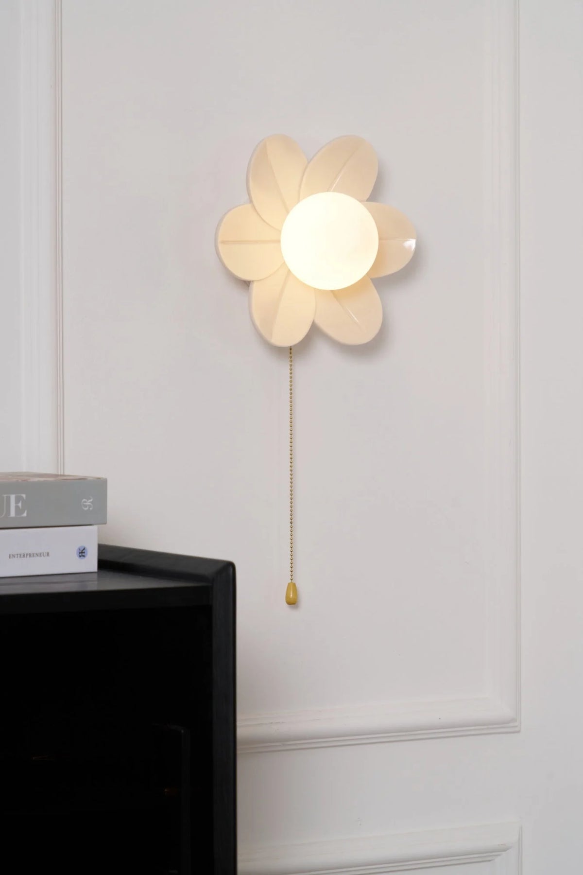 Wall Sconce | Resin Floral Design & Metal Glass Accents | 24 cm Diameter