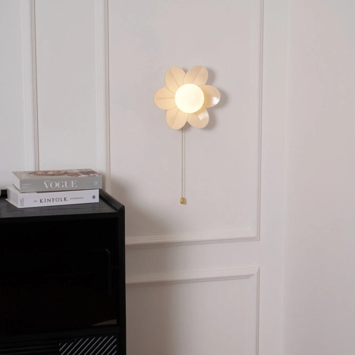 Wall Sconce | Resin Floral Design & Metal Glass Accents | 24 cm Diameter
