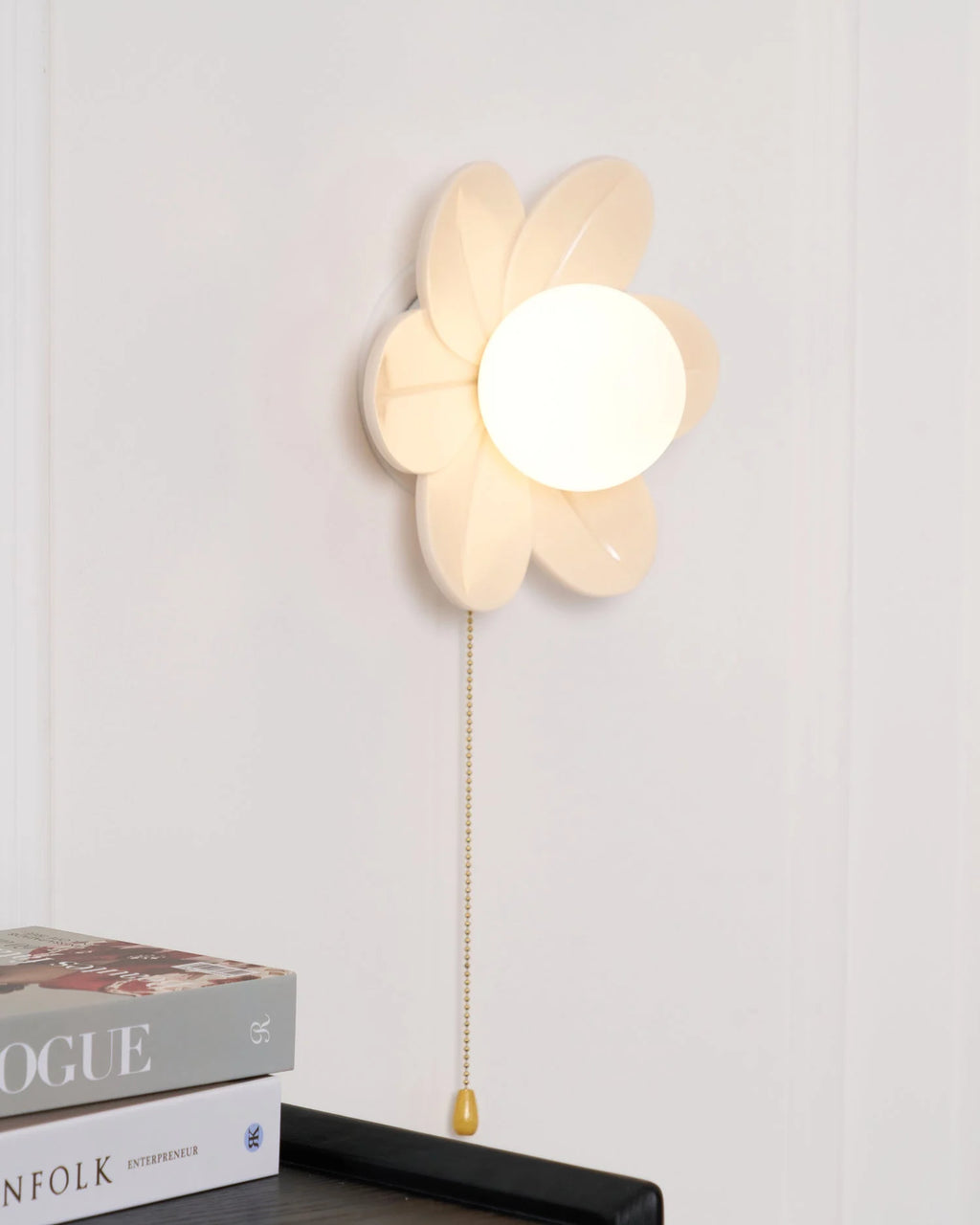 Wall Sconce | Resin Floral Design & Metal Glass Accents | 24 cm Diameter