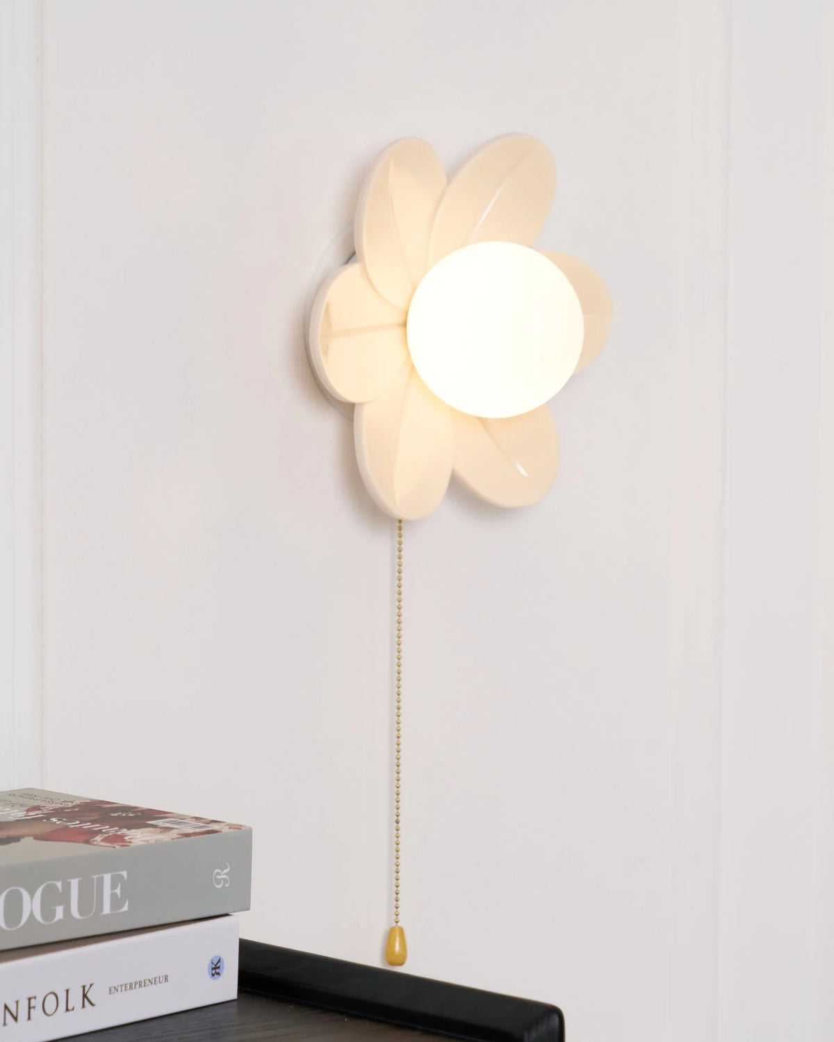 Wall Sconce | Resin Floral Design & Metal Glass Accents | 24 cm Diameter