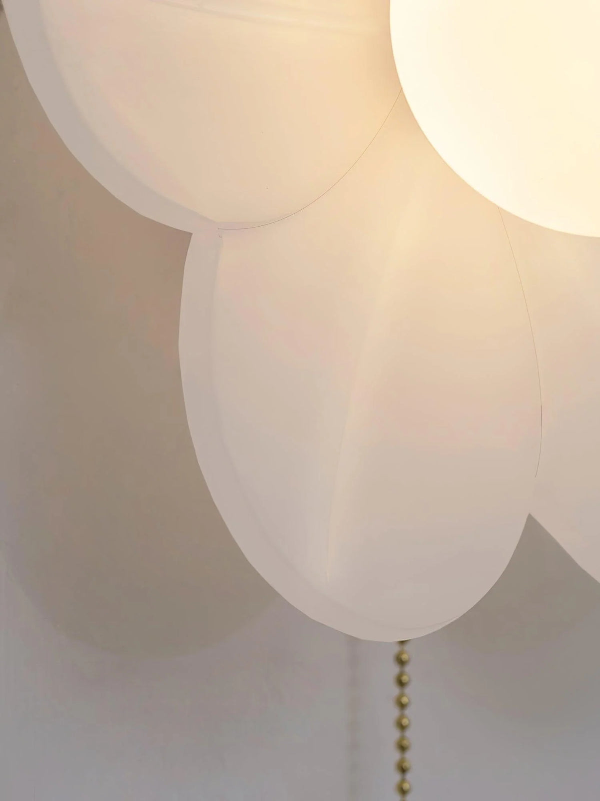 Wall Sconce | Resin Floral Design & Metal Glass Accents | 24 cm Diameter